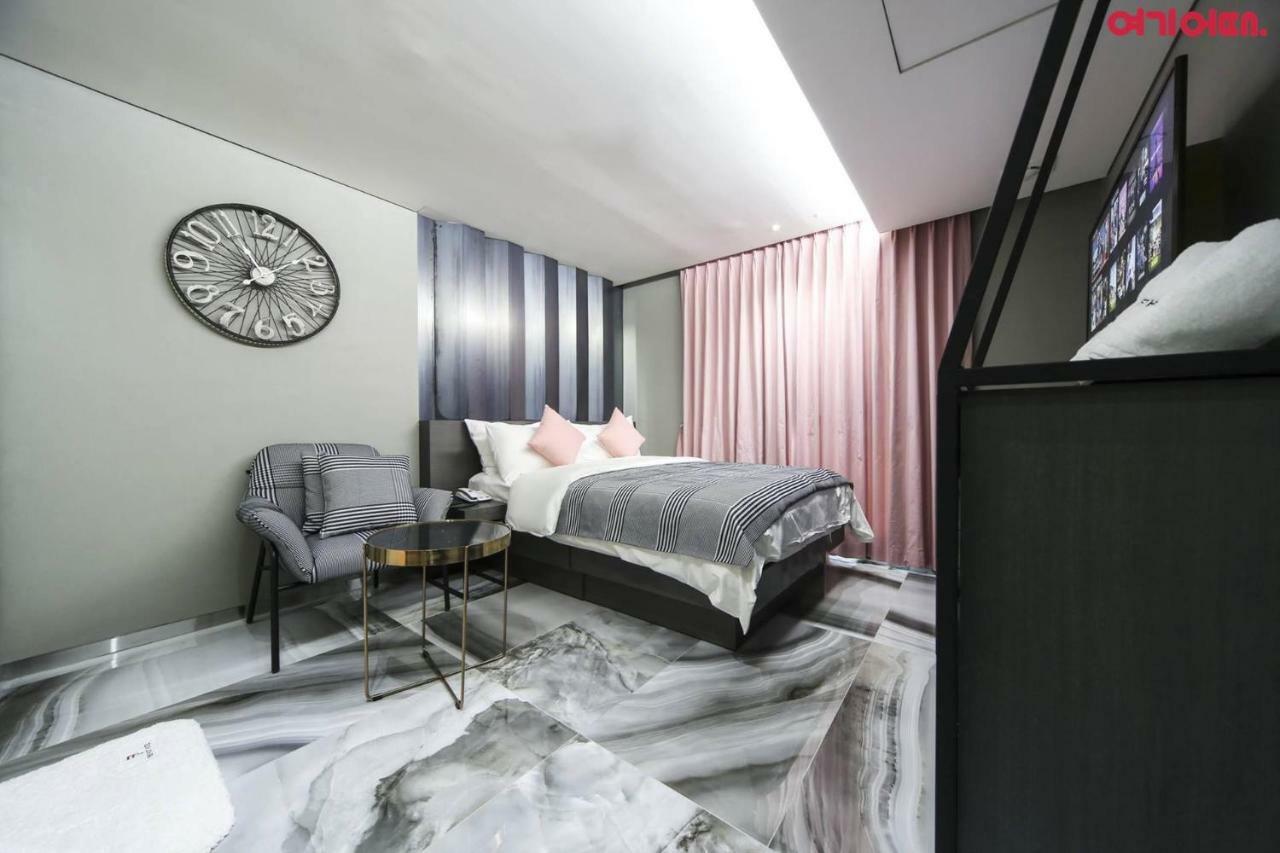 The Post Hotel Сеул Экстерьер фото